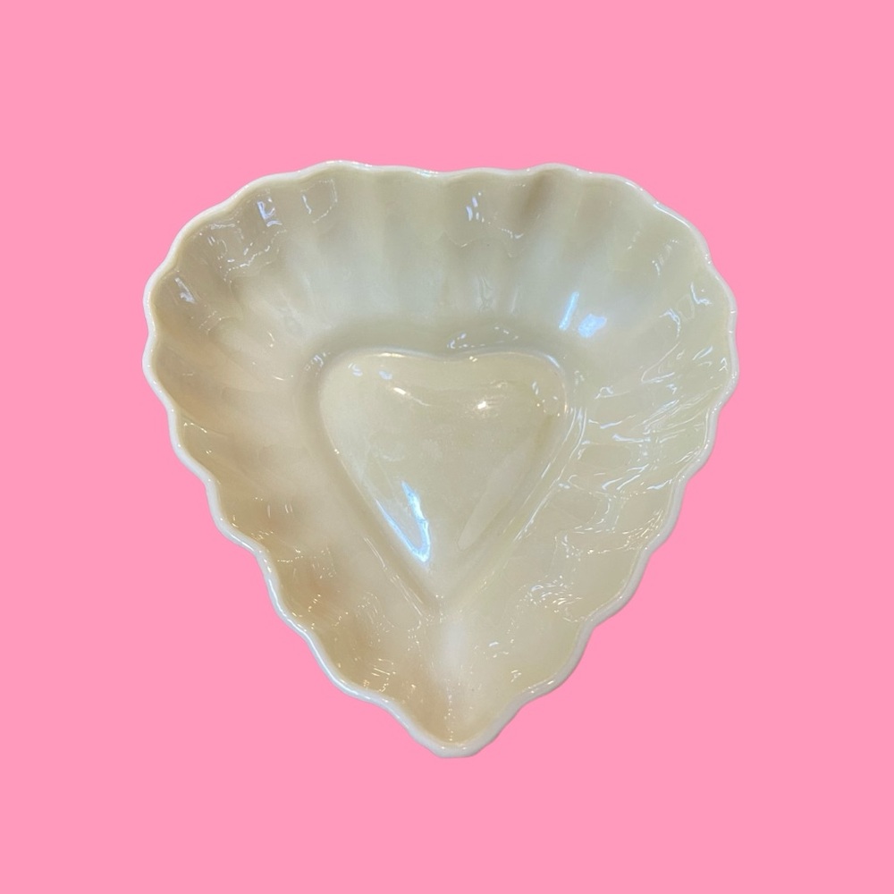 Belleek 1965-1980 Scalloped Heart Dish Ireland Ceramics 6th Edition Trinket Bowl